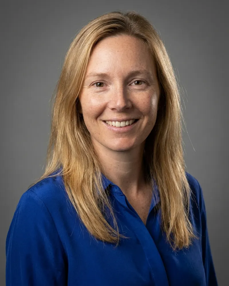 LinkedIn-foto met kobaltblauwe blouse