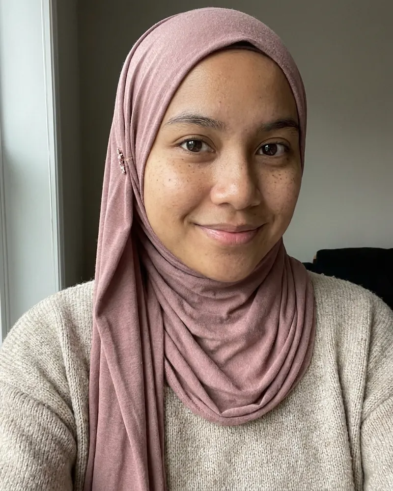 The starting selfie: dusty rose jersey hijab, oatmeal sweater